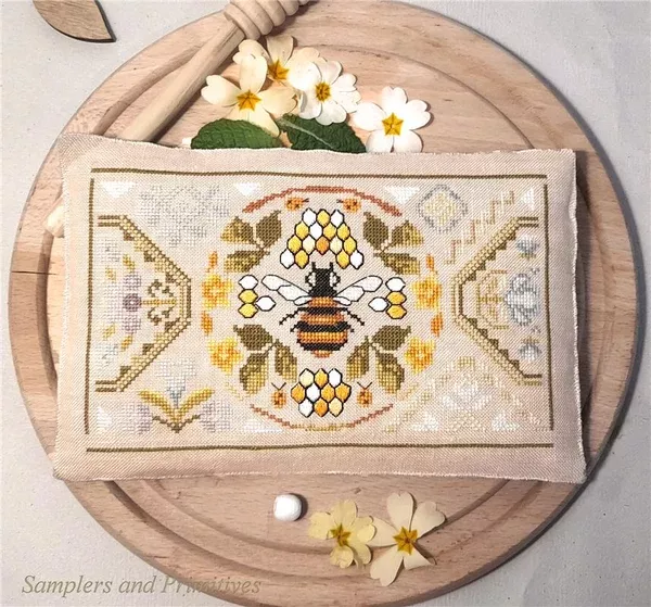 The Bee Quaker Cross Stitch by Samplers and Primitives - Paper Pattern